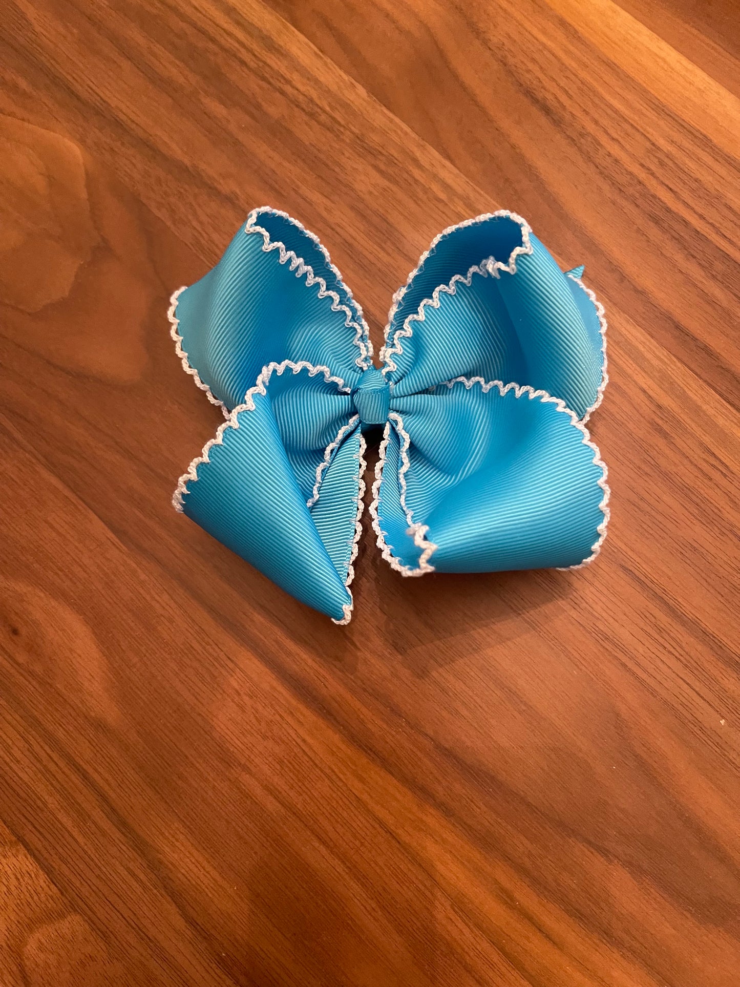 6" ISLAND BLUE HAIRBOW w/ WHITE MOONSTITCH w/ ALLIGATOR CLIP (po195a)