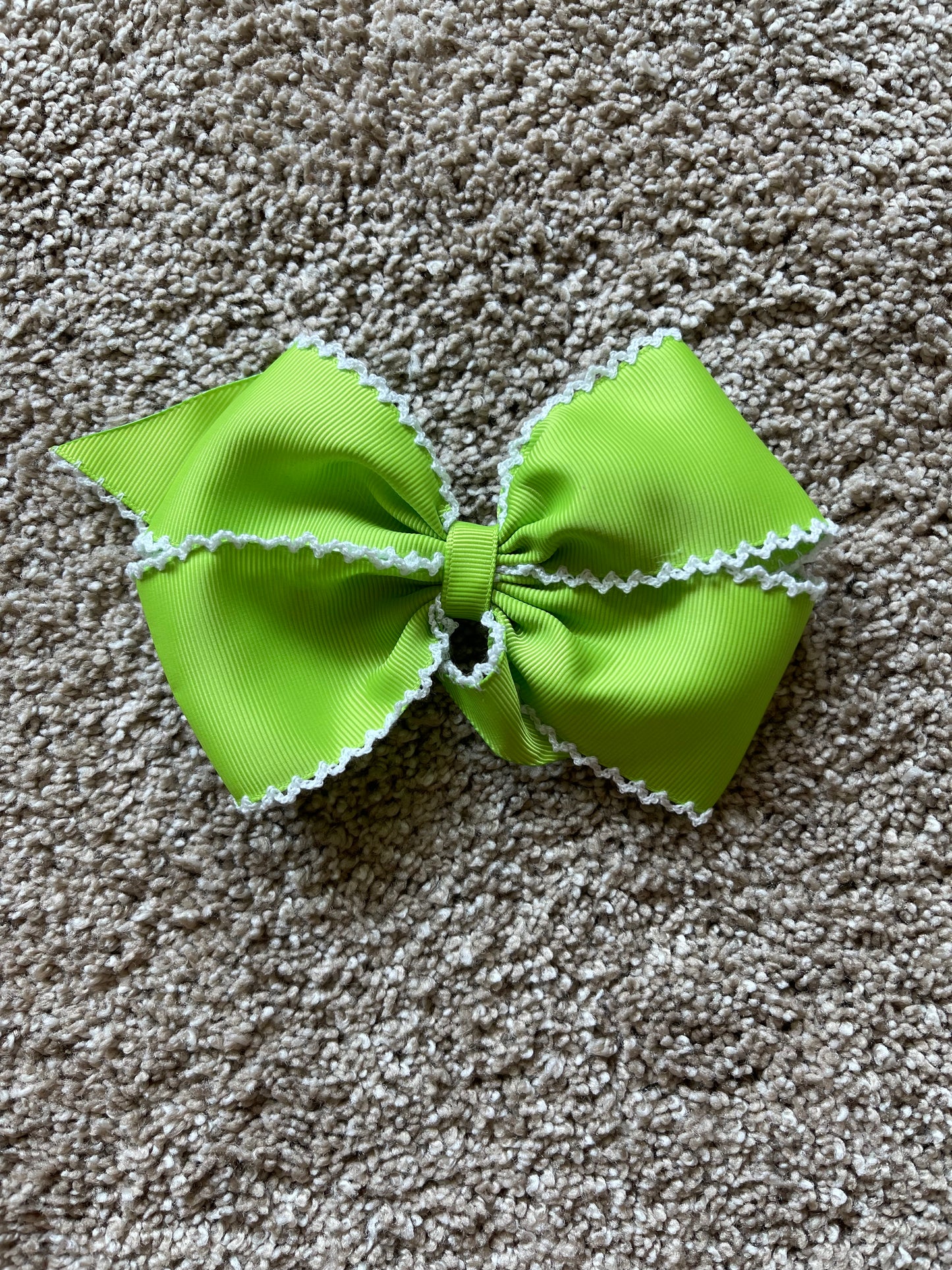 5" LIME GREEN / WHITE TRIM BOW w/ ALLIGATOR CLIP