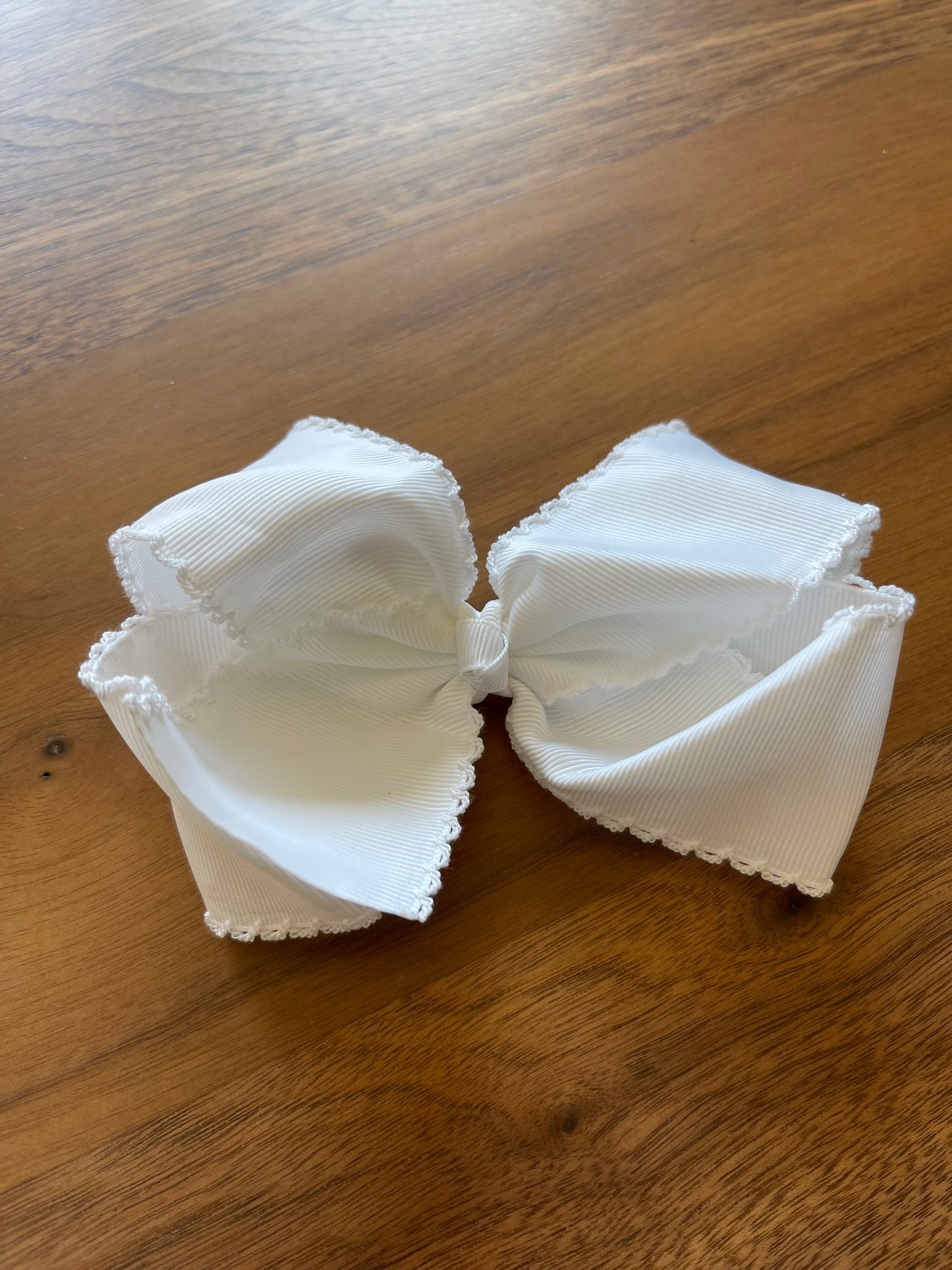 6" WHITE HAIR BOW w/ WHITE MOONSTITCH & ALLIGATOR CLIP