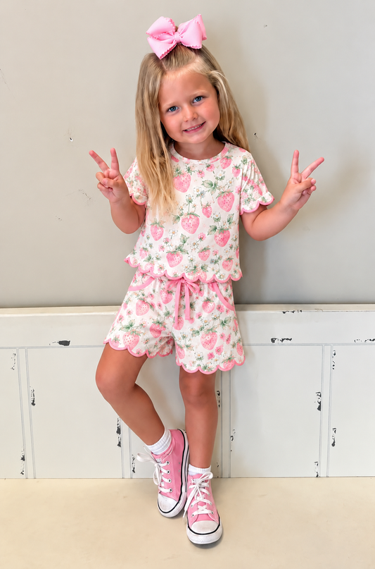STRAWBERRY SCALLOPED KNIT SHORT SET (scallop)