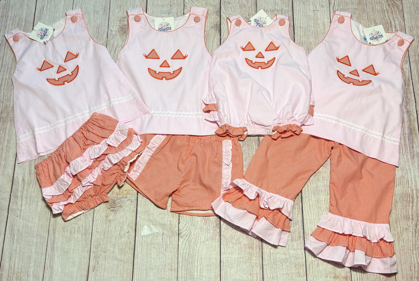 PINK / ORANGE GINGHAM JACK O’LANTERN SHORT SET // ETA MID TO LATE JUNE (po220 extras)