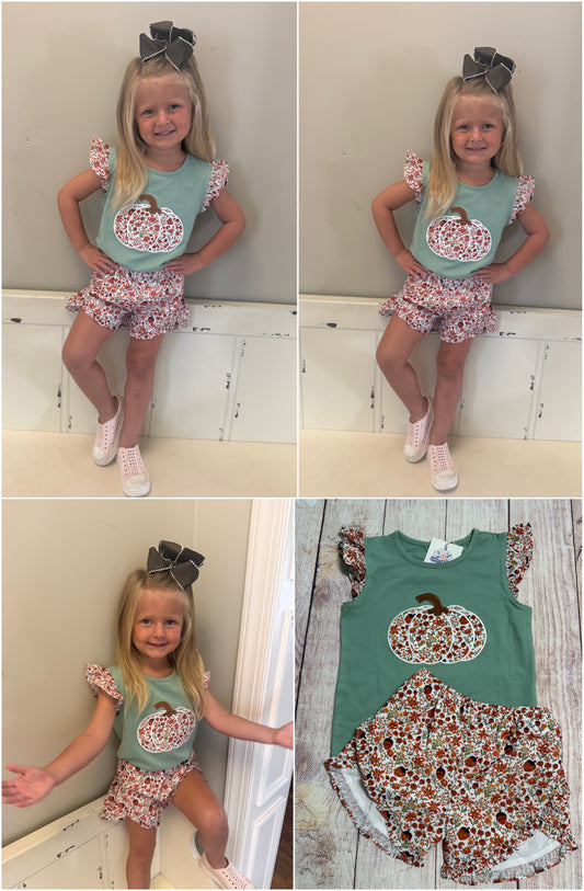 FELDSPAR GREEN FALL PUMPKIN FLORAL APPLIQUE SHORT SET // ETA MID TO LATE JUNE (po220 extras)