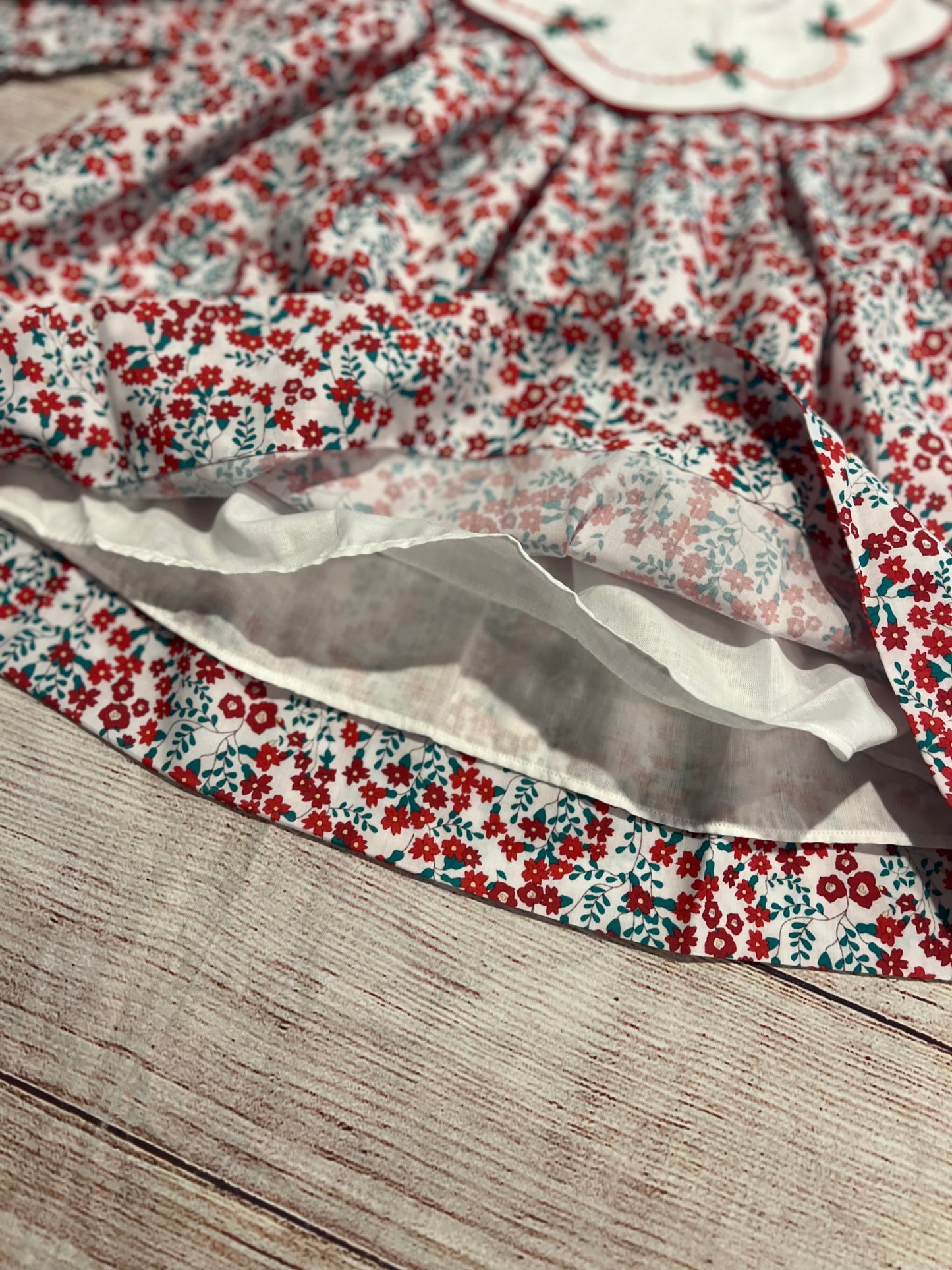 CHRISTMAS FLORAL / SCALLOPED HOLLY COLLAR DRESS