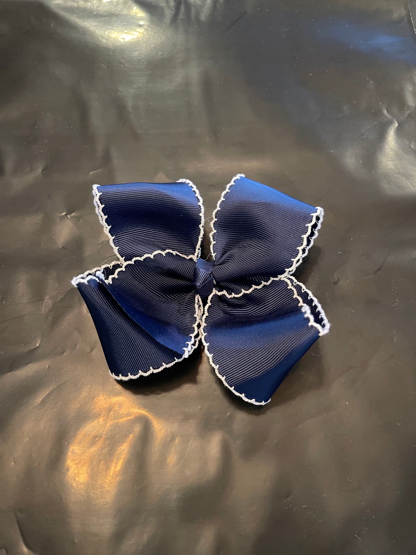 6" NAVY HAIR BOW w/ WHITE MOONSTITCH & ALLIGATOR CLIP